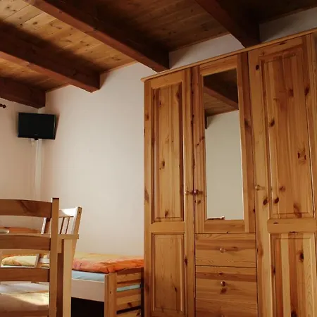 Hecht Apartment *