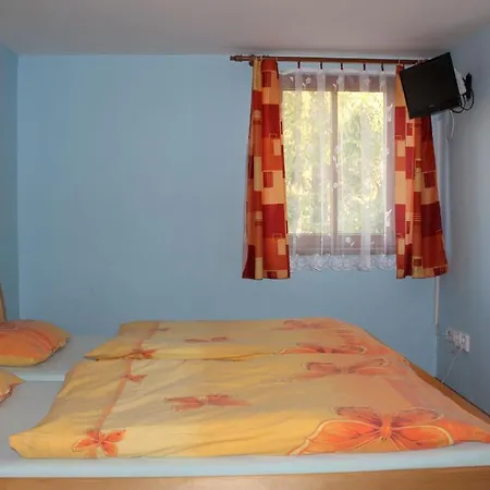 Hecht Apartment
